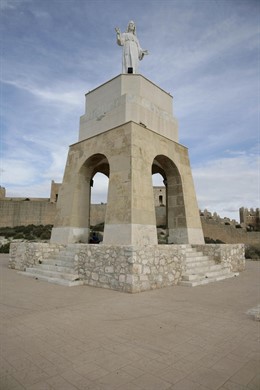 Cerro De San Cristóbal Que Alberga El Sagrado Corazón De Jesús