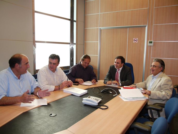 Reunión del presidente de la CHE, Xavier de Pedro, con organizaciones agrarias
