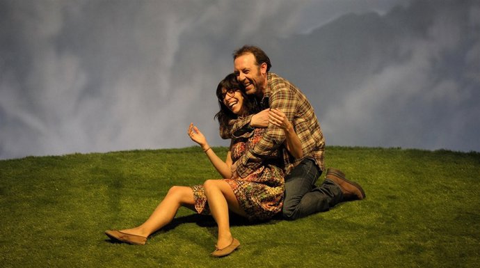 Escena de 'El Tipo de Al Lado', con Antonio Molero y Maribel Verdú.