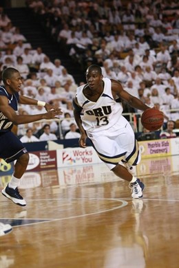 El Jugador Del FIATC Joventut Moses Ehambe