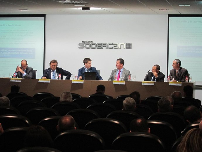 Sahún en el seminario sobre satélites