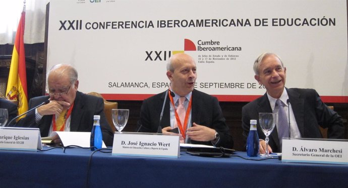Wert junto a Álvaro Marchesi y Enrique V.Iglesias en la Universidad de Salamanca