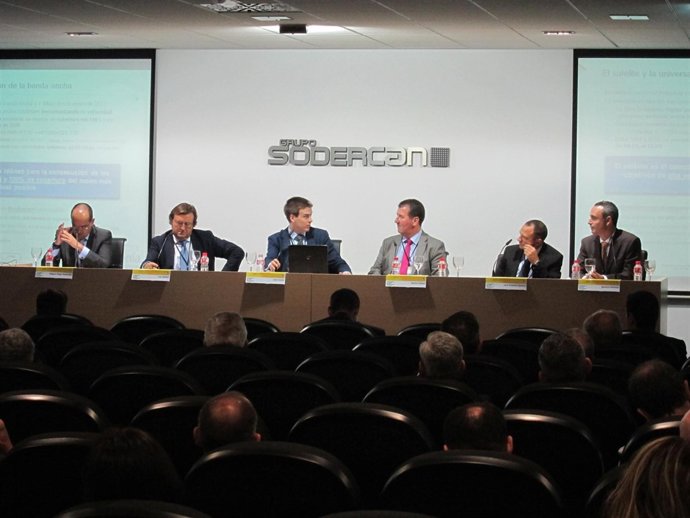 Sahún en el seminario sobre satélites