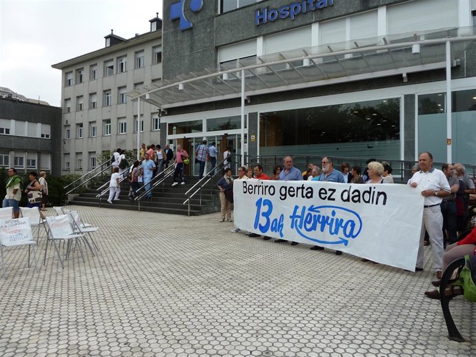 Concentración Herrira en el Hospital Donostia