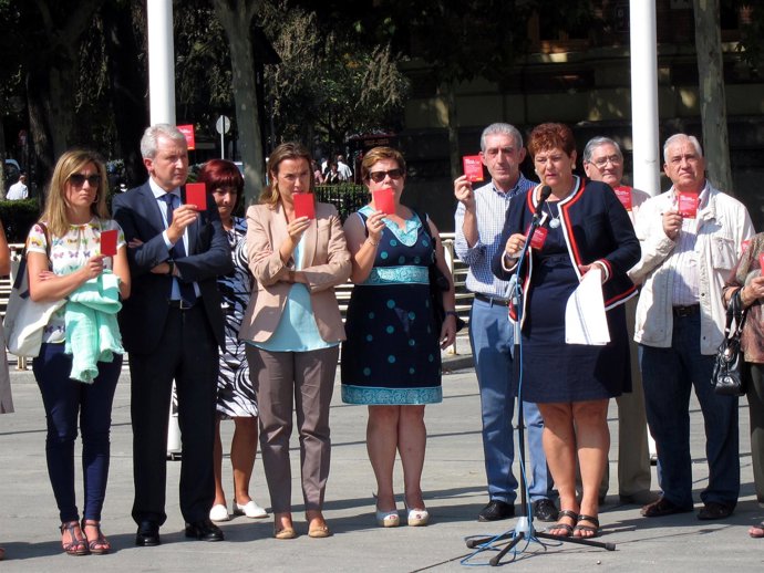 Gamarra, Del Rio, Bravo y Lleyda, durante la concentración