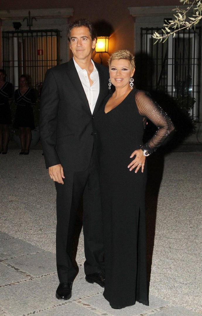 Posado de Carlos Pombo y Terelu Campos en el 47 cumpleaños de la periodista