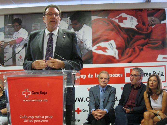 El conseller de Bienestar Social Josep Lluís Cleries en un acto de Cruz Roja