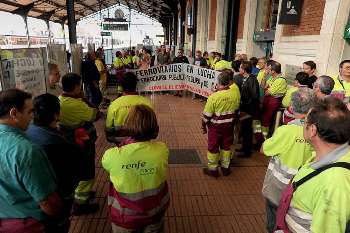 Trabajadores Ferroviarios Protestan En Valladolid