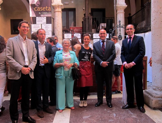 Jesús Julio Carnero Recorre Las Casetas De La Feria De Día De Valladolid