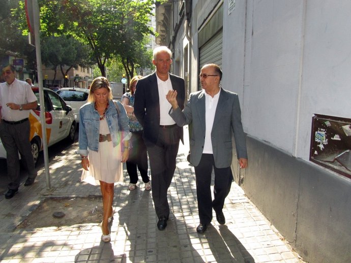 El portavoz del PP, Eloy Suárez, en la Calle Ricla