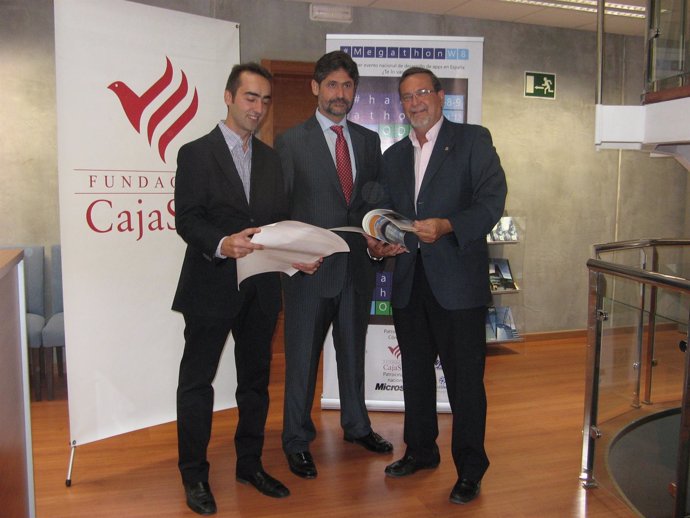 Julio de la Vega , Angel Cañadillas y Francisco Gracia en la presentación