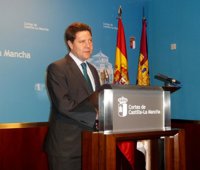 PSOE: la propuesta de reducir diputados es un intento de Cospedal de desviar la atención