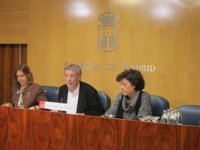 Gordo dice que recortar el presupuesto de 2013 en 2.000 millones es "una declaración de guerra a los 600.000 parados"