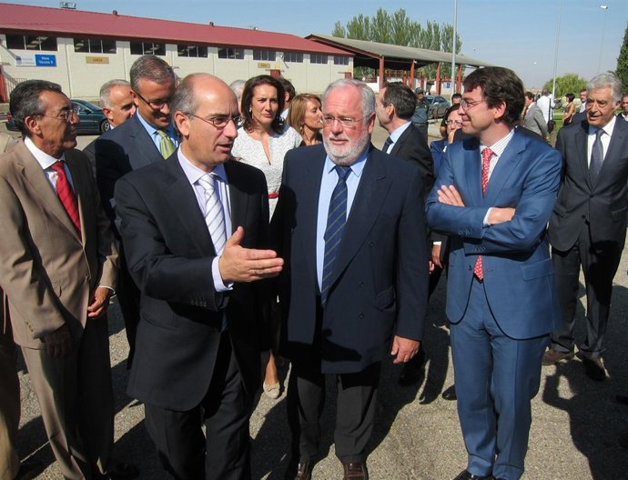 Miguel Arias Cañete, a su llegada a la Feria Agromaq de Salamanca.