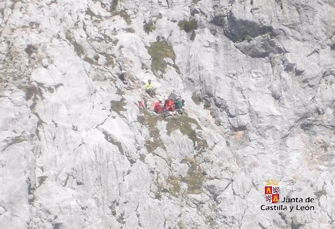 Operación de rescate del montañero fallecido en el pico Peña Santa