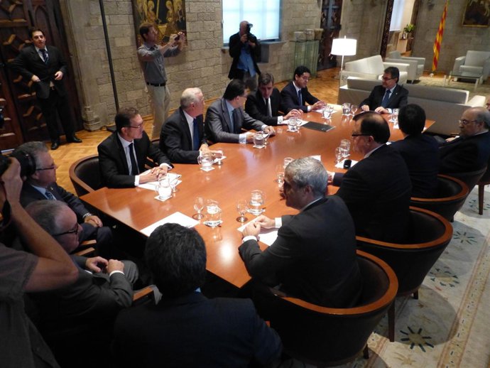 A.Mas, E.Bañuelos Y Consellers, En Una Reunión En La Generalitat