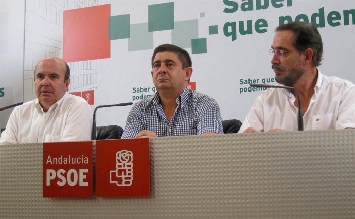Gaspar Zarrías Y Francisco Reyes, Junto A Felipe López En Rueda De Prensa.