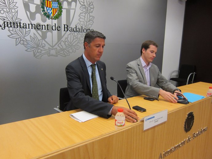 El Alcalde De Badalona, X.Garcia-Albiol, Y El Concejal J. Fernández