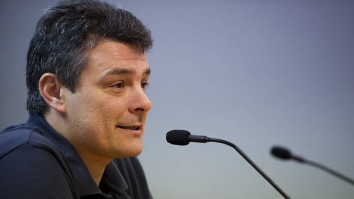 El Entrenador Del FC Barcelona Intersport, Xavi Pascual
