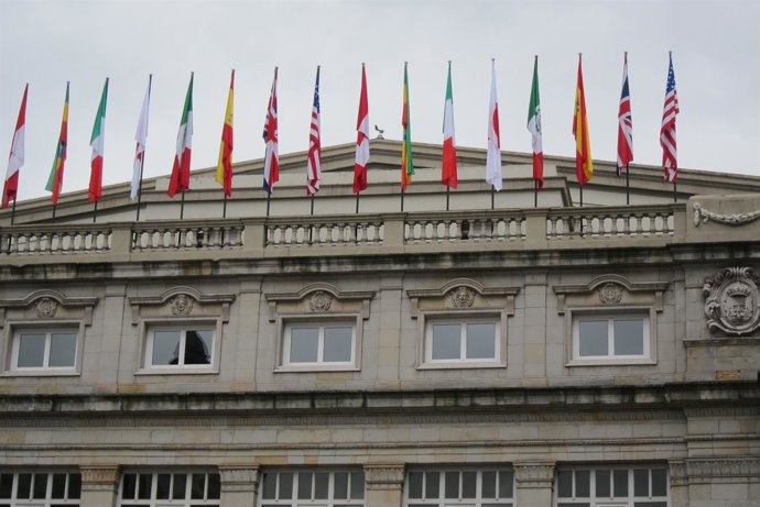 Banderas Del Teatro Campoamor El Día Antes De La Entrega De Premios