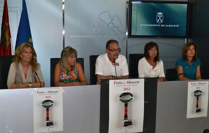 Los ediles del PSOE en rueda de prensa