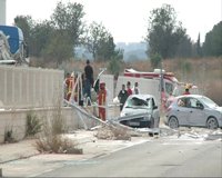 El siniestro de Moncada se salda con un fallecido, cuatro heridos leves y un pronóstico reservado