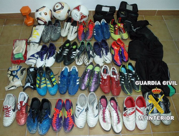  Botas De Fútbol Intervenidas A Los Cuatro Detenidos