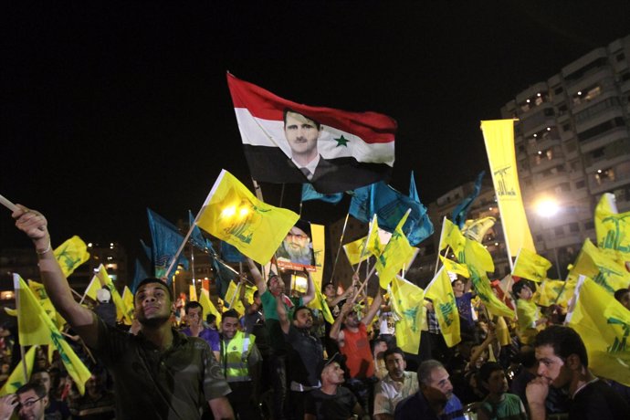 Manifestación de partidarios de Hezbolá a favor del gobierno de Al Assad