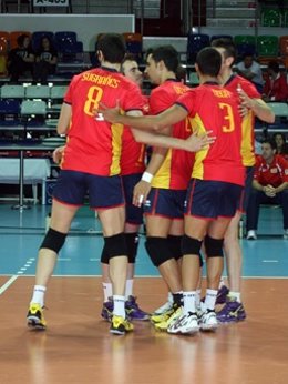 España se impone a Hungría 3-1 en la segunda jornada