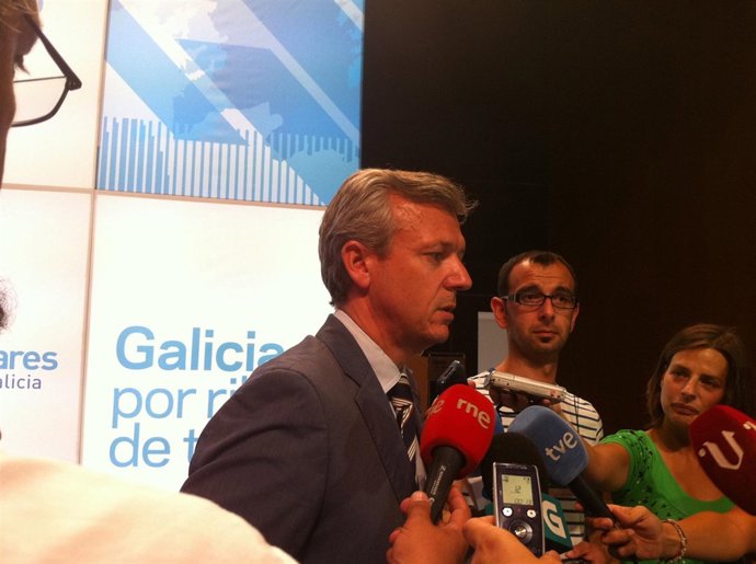 Alfonso Rueda supervisa el montaje del acto del PPdeG este sábado