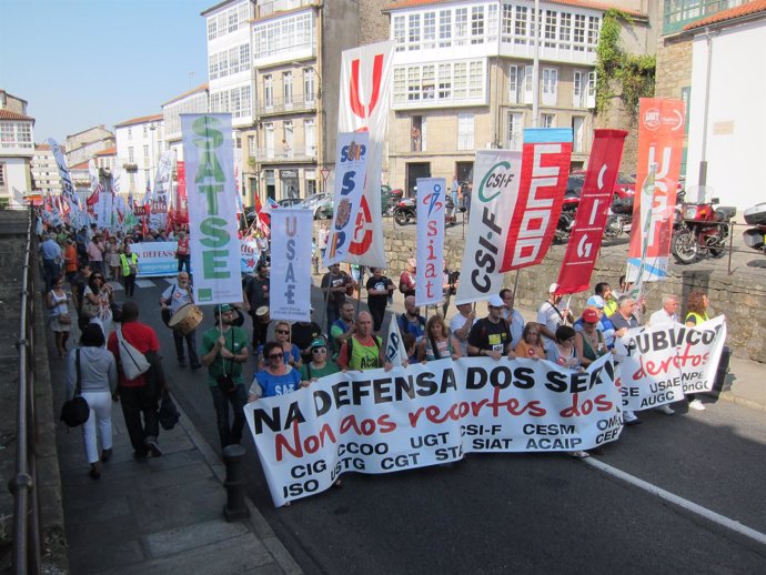 Manifestación en defensa de los servicios públicos en Santiago