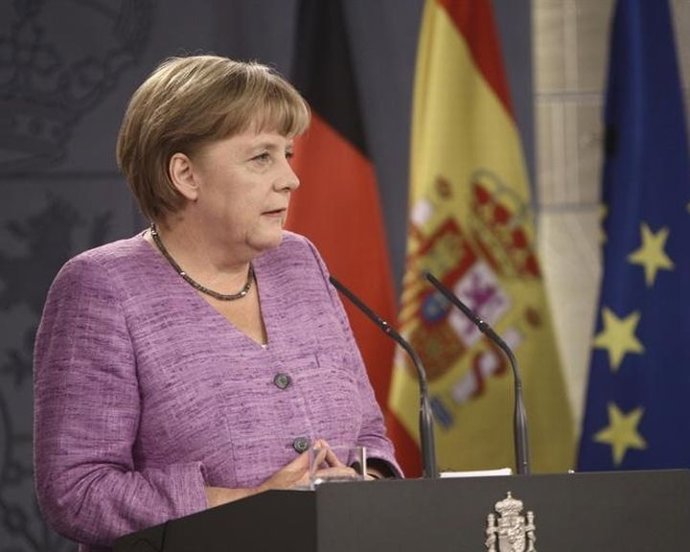 Merkel pide "tiempo" para las reformas de Rajoy
