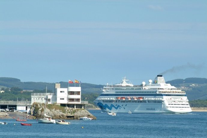 Barco Crucero En Santander