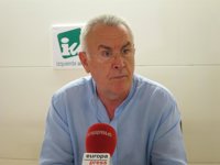 Lara (IU): "El gobierno está de rodillas ante los poderes financieros que tienen secuestrada la democracia"