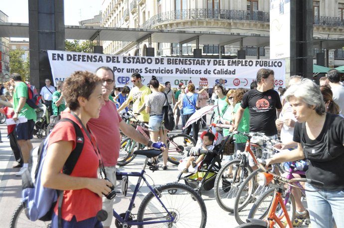 Concentración sindical contra los ajustes del Gobierno de España.