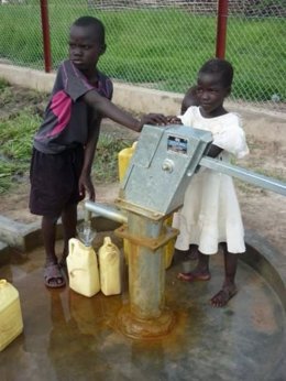 Niños Africanos Acceso A  Agua Potable