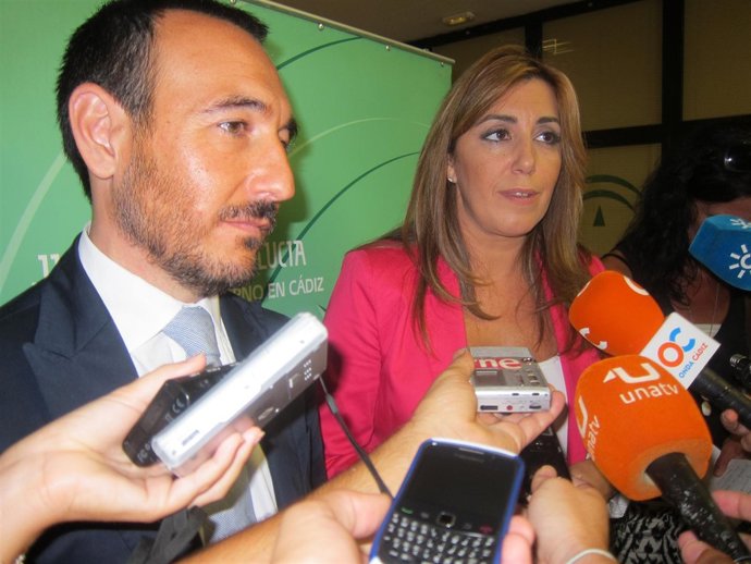 Susana Díaz, Consejera De  Presidencia, Junto Al Delegado De La Junta En Cádiz,
