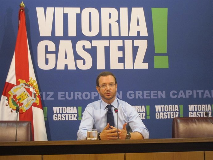 El alcalde de vitoria javier maroto
