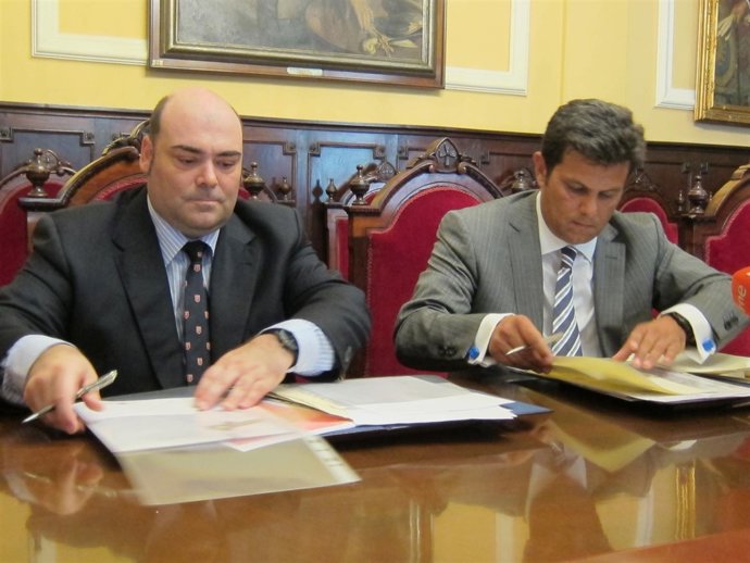 El Alcalde, Agustín I. Caunedo, Y Christophe N. Moureaux (Klecar)