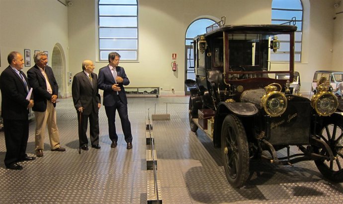 Mañueco en el Museo de la Automoción