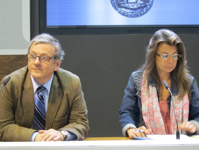 Los Concejales De Foro Oviedo Belén Arganza Y José Donate