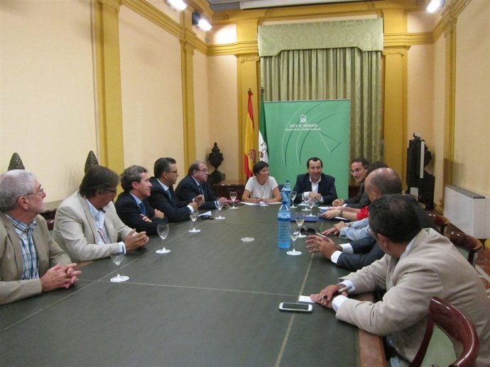 Reunión entre la Junta de Andalucía y la CEM