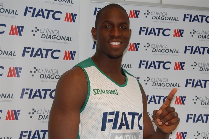 El Jugador Del FIATC Joventut Moses Ehambe