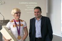 Bendodo pone como ejemplo de superación y éxito a la deportista paralímpica Carmen Herrera