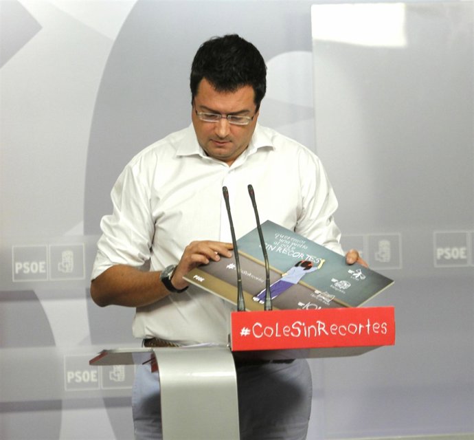 Rueda de prensa del Secretario de Organización del PSOE, Óscar López. 