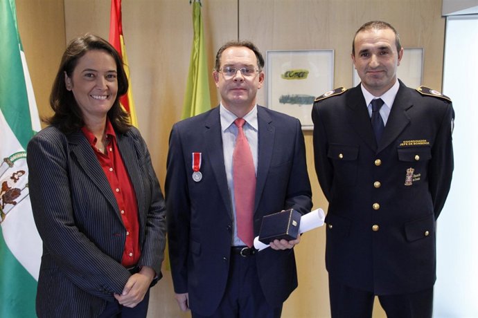NP Y Foto Medalla Cuerpo Bomberos Voluntarios De Italia