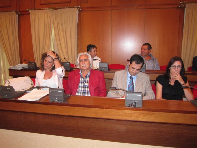 Concejales De UCOR Al Frente Con Rafael Gómez Y Carlos Baquerín En El Centro