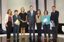 Rajoy con los periodistas en su primera entrevista a TVE como presidente
