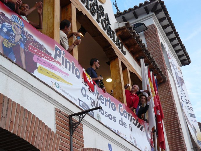 Alberto Contador balcón Ayuntamiento Pinto homenaje Vuelta España