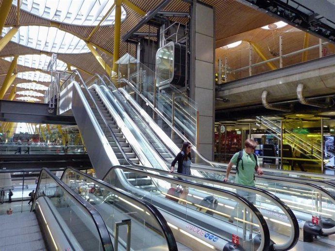 Escaleras Aeropuerto De Madrid-Barajas